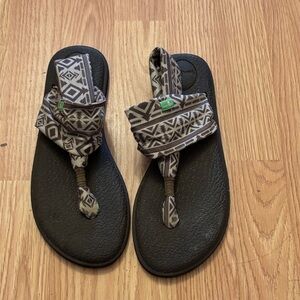 Sanuk Tribal Pattern Sandals - Black and Gray